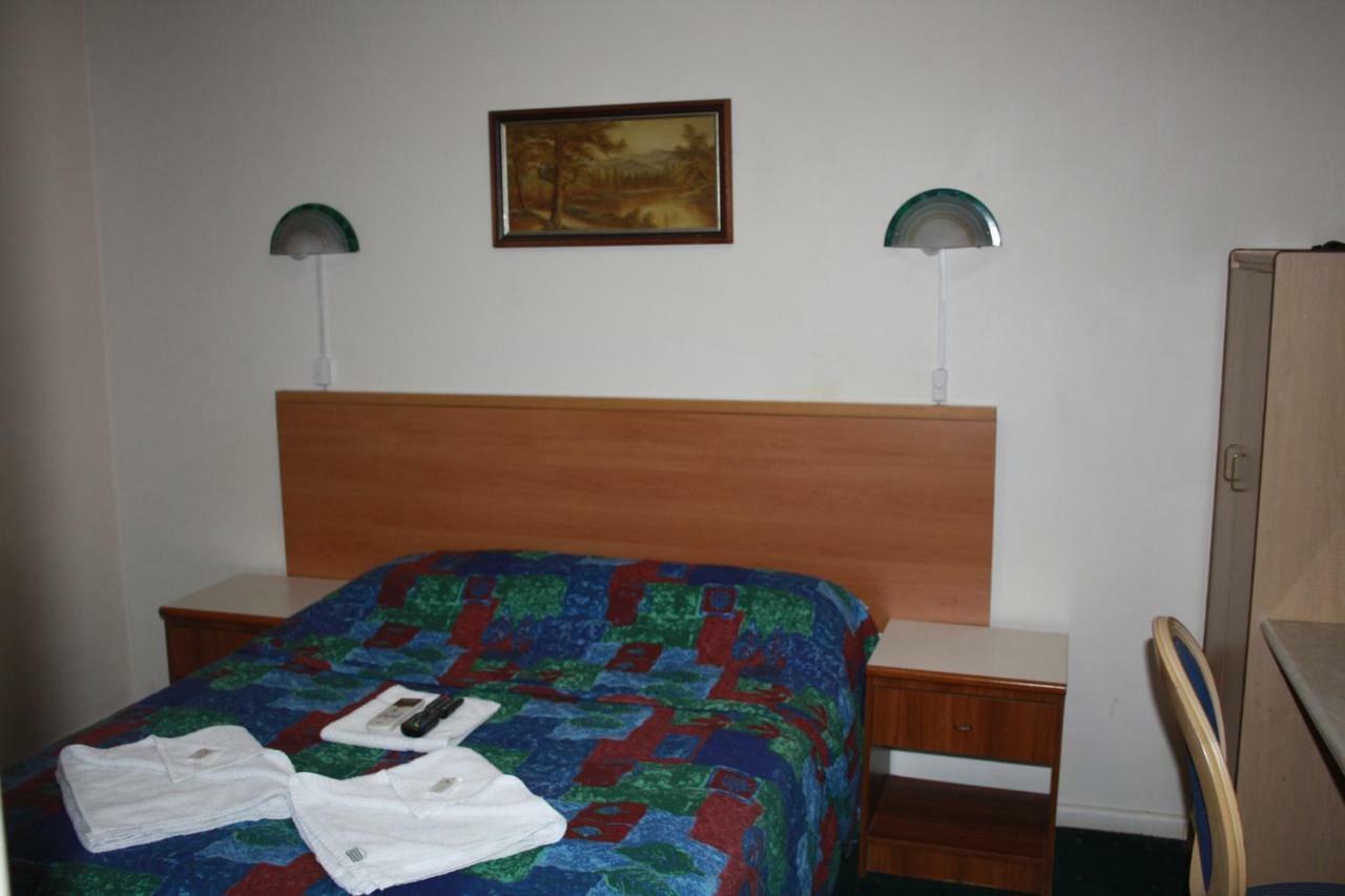 Linwood Lodge Motel Sidney Exterior foto